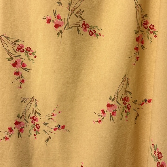 Beautiful line and dot yellow floral dress - Picture 2 of 4